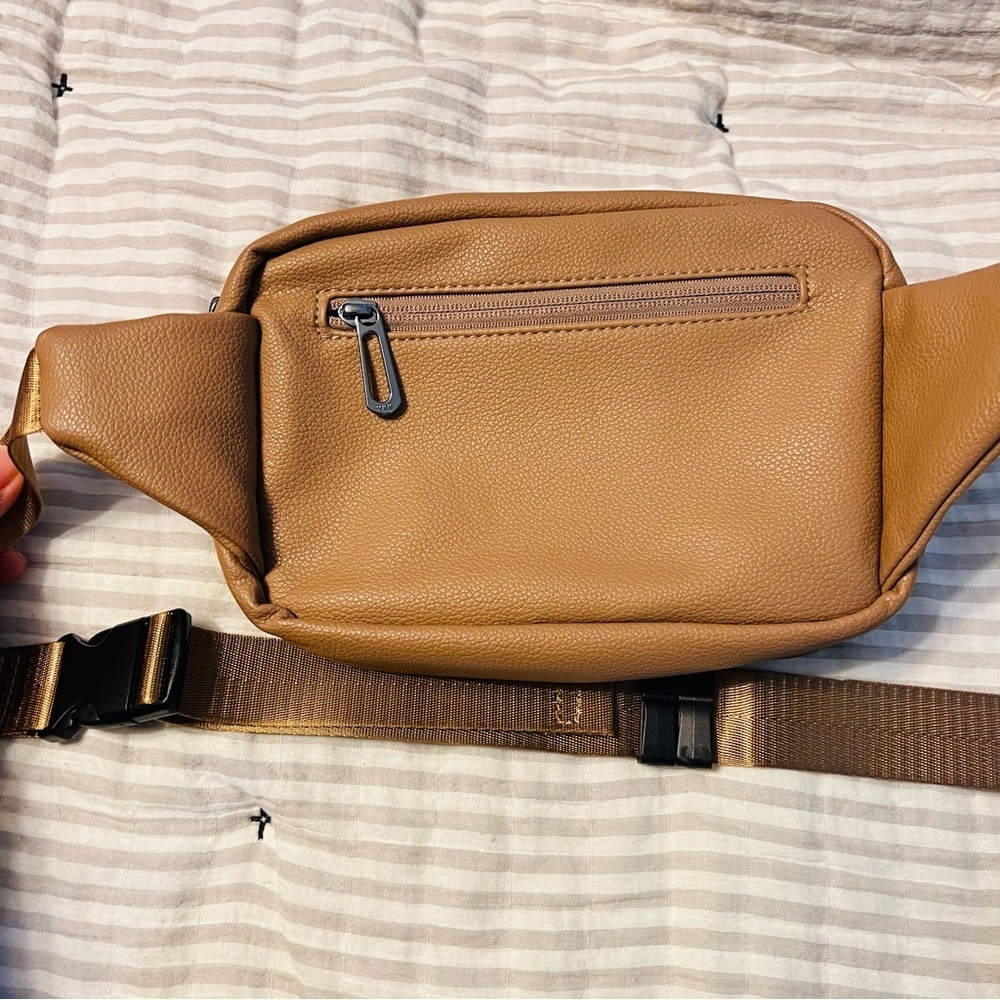 ZORFIN Fanny Pack Belt Bag 5 Zipper Pockets Crossbody Bag with Adjustable Belt - Picture 8 of 9